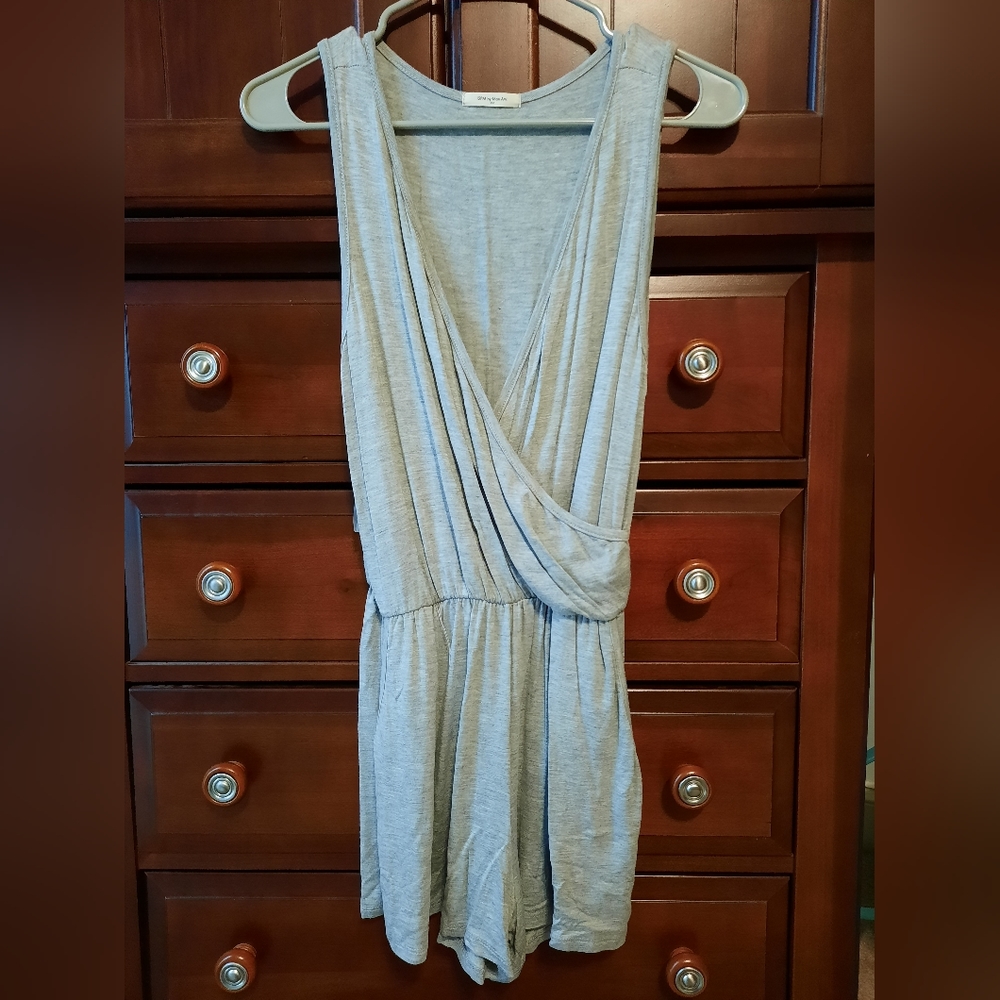 Gray romper with pockets NWOT